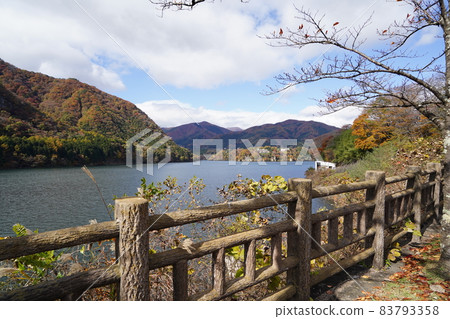 群馬縣相俁水壩修建的赤谷湖濱水步道——猿鹿峽溫泉 83793358