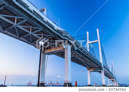 Yokohama Bay Bridge before dawn, Yokohama Bay Bridge looking up, fine weather, symbol of Yokohama 83794592