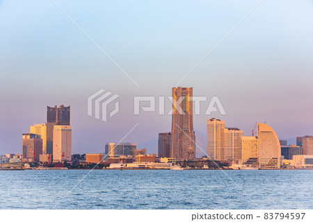 日出前的港未來,黎明時的橫濱沿海地區,黎明時的橫濱海濱 日出前的港未來,黎明時的橫濱沿海地區,黎明時的橫濱海濱 83794597