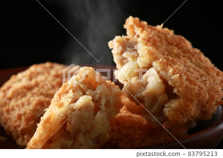 Freshly made croquette Freshly made croquette 83795213