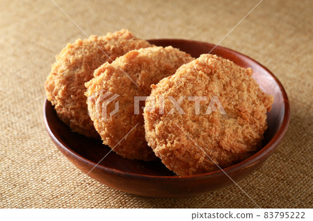 Freshly made croquette Freshly made croquette 83795222