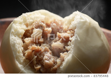 Hot steamed meat bun Hot steamed meat bun 83795448