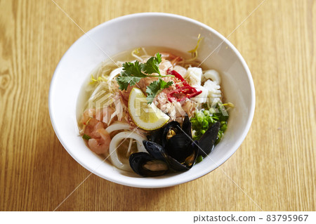 Cold seafood pho 83795967