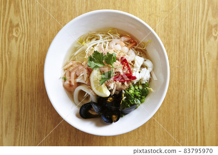 Cold seafood pho 83795970