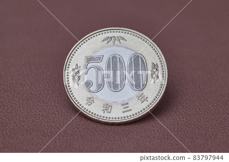 500 yen coin 83797944