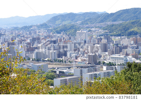 從廣島縣三手山眺望西區的城市景觀 83798181