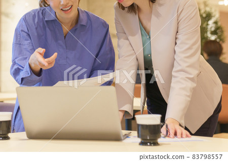 Young woman in shared office Young woman in shared office 83798557