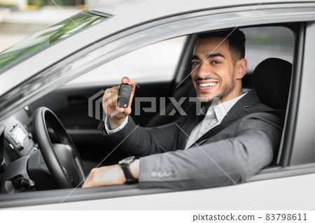 Handsome arabic businessman holding automatic car key 83798611