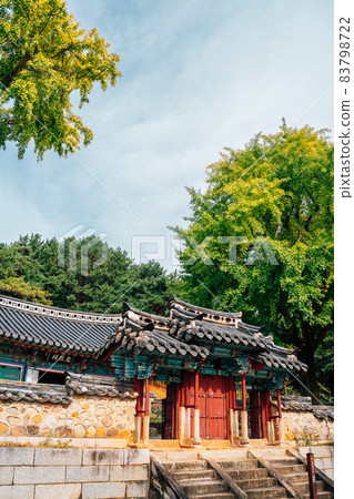 Chungnyeolsa Shrine in Tongyeong, Korea Chungnyeolsa Shrine in Tongyeong, Korea 83798722