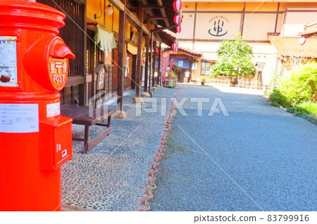 【廣島縣】紅圈柱子和古色古香的街景神樂門前佑二村 83799916