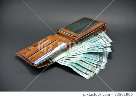 Several pieces of Malaysian Ringgit and a old wallet Several pieces of Malaysian Ringgit and a old wallet 83801906