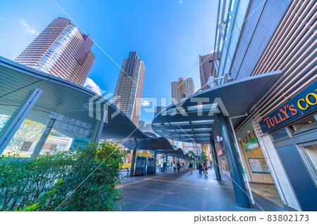 俯瞰武藏小杉塔公寓和武藏小杉站的日本川崎市景 83802173