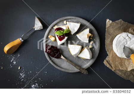 Camembert Cheese 83804032