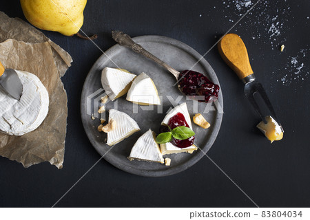 Camembert Cheese Camembert Cheese 83804034
