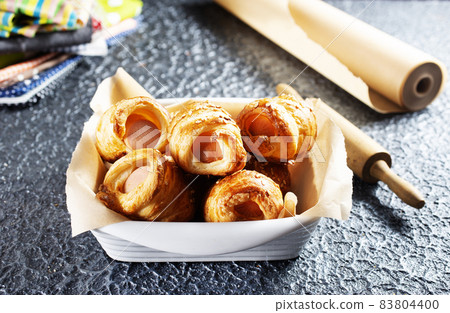 sausages in bread 83804400