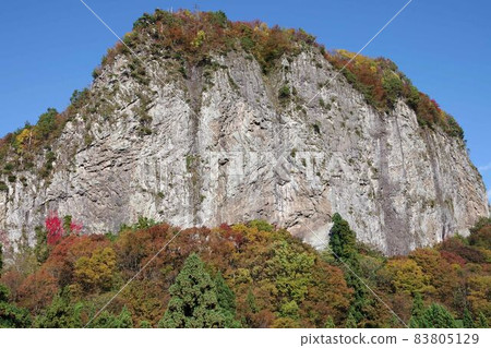 三條市下田市深秋八木花岩壁 83805129