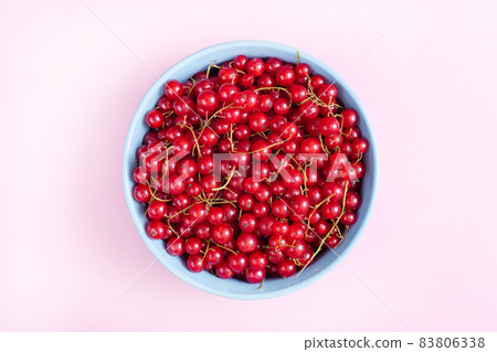 Fresh red currant in wooden bowl on dark table Fresh red currant in wooden bowl on dark table 83806338