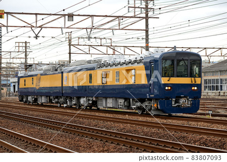 DEC741 series comprehensive inspection car going on the Tokaido main line DEC741 series comprehensive inspection car going on the Tokaido main line 83807093