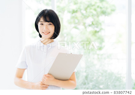 微笑的女護士 83807742