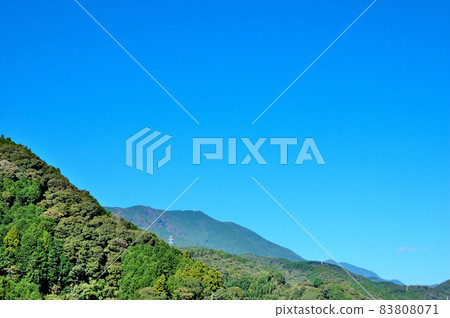 Autumn sky in the mountains Autumn sky in the mountains 83808071