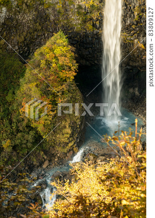 Waterfall basin of Shiramizu Falls in autumn colors 83809127