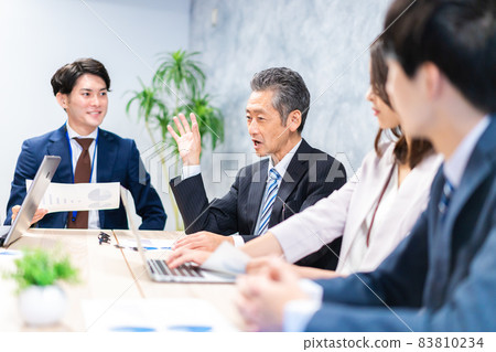 企業人會議在辦公室 企業人會議在辦公室 83810234