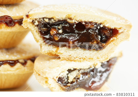 Fresh baked fruit mince pies Fresh baked fruit mince pies 83810311