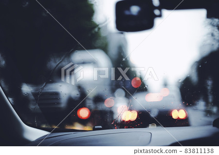 Windshield that gets wet in the rain 83811138