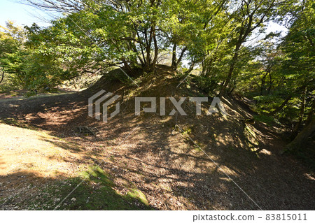 深秋的玄風城藏和群 中尾山,柴田勝家的大本營在靜岳之戰中 深秋的玄風城藏和群 中尾山,柴田勝家的大本營在靜岳之戰中 83815011
