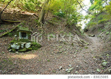 Kuruwa group of Genba'o Castle in late autumn Mt. Nakao, where the headquarters of the Shibata Katsuie was in the battle of Shizugatake 83815085