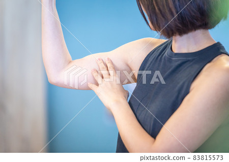 健身房裡的女人（勇敢的姿勢） 83815573