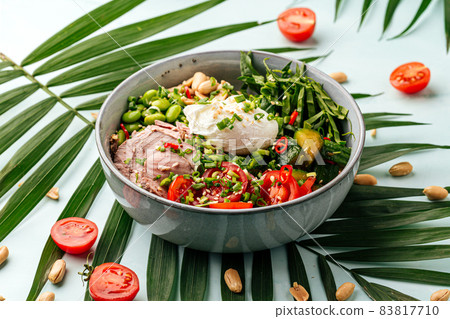 Roast beef pokeh with poached egg and vegetables Roast beef pokeh with poached egg and vegetables 83817710