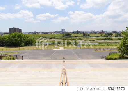View of the Tama River from Futakotamagawa Park 83818573