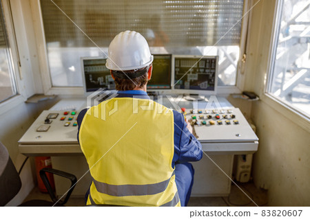 Male engineer using computers at manufacturing plant 83820607