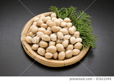 Ginkgo nuts 83822048