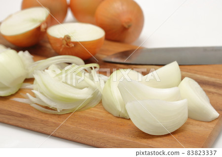 Onions in various ways 83823337