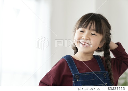 6 year old girl with a smile 83823633
