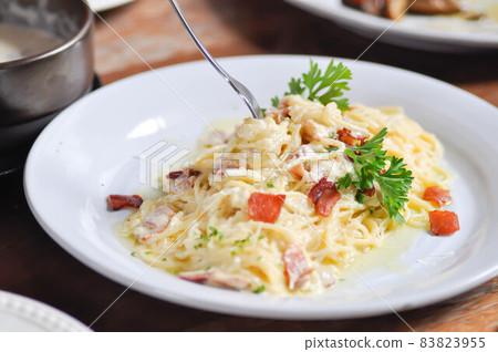 spaghetti or spaghetti carbonara, pasta carbonara spaghetti or spaghetti carbonara, pasta carbonara 83823955