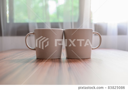 Coffee mugs and coffee beans to boost energy Coffee mugs and coffee beans to boost energy 83825086