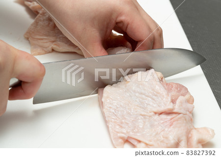 用菜刀切雞胸肉 83827392