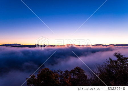 黎明前的雲海,Magic Hour(新潟縣小千谷市山本山高原) 黎明前的雲海,Magic Hour(新潟縣小千谷市山本山高原) 83829648