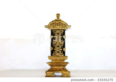 一塊刻有先祖姓氏的牌位 3 83830270