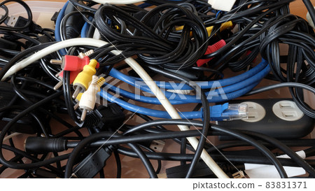 Lots of cables Lots of cables 83831371