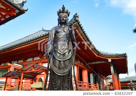 十一月的早晨，我參觀了京都市六原光寺的十一面觀音像和神人空彌像，非常棒。 83832207