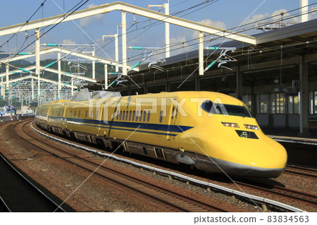 Tokaido / Sanyo Shinkansen Doctor Yellow (923 type: T5 formation) 83834563