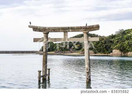 紀伊田邊天神崎，從海鳥居（參拜點）眺望本島神社 83835882