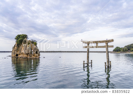 Kii-Tanabe：從天神崎看到的海上鳥居和Tadokoro島 83835922