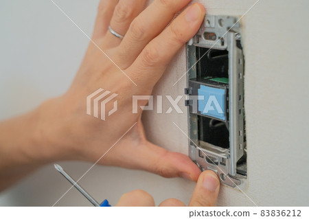 更換插座蓋 83836212