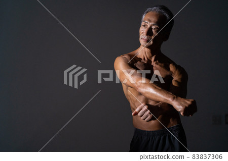 Middle man training Middle man training 83837306