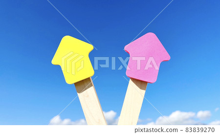 Yellow arrow and pink arrow left and right diagonal _ blue sky background 83839270
